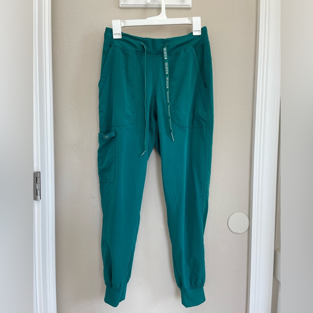 S Hunter Med Couture 6-Pocket Cargo Knit Waist Drawstring Jogger scrub bottoms